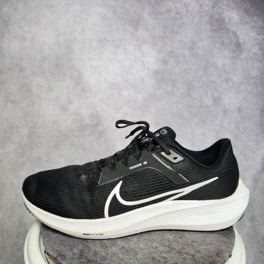 Nike Air Zoom‎ Pegasus 40 Mens size 12 Running Shoes Black White DV3853-001